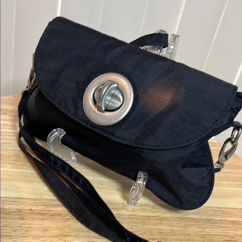 Baggallini Black and Tan Crossbody Bag